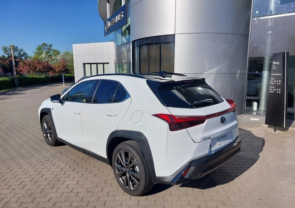 Lexus UX cena 164900 przebieg: 8679, rok produkcji 2022 z Szczecin małe 562